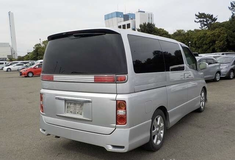 NISSAN ELGRAND