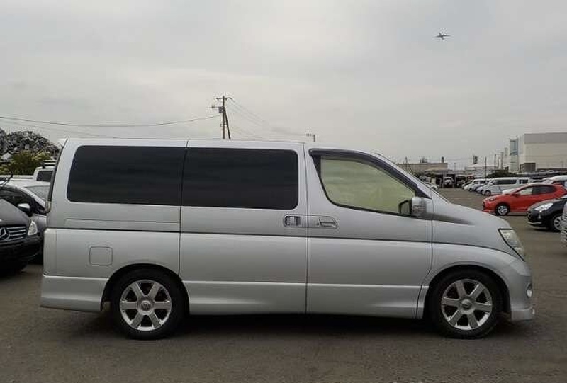 NISSAN ELGRAND