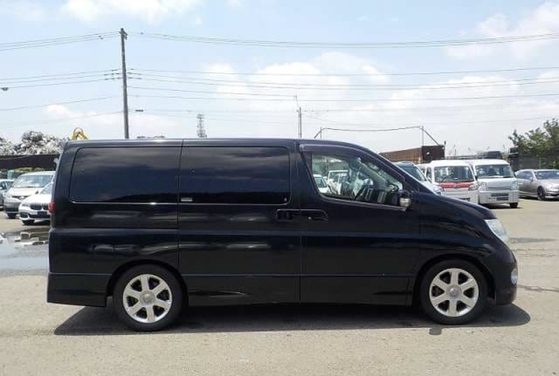 NISSAN ELGRAND