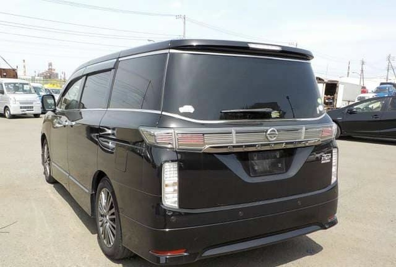 NISSAN ELGRAND