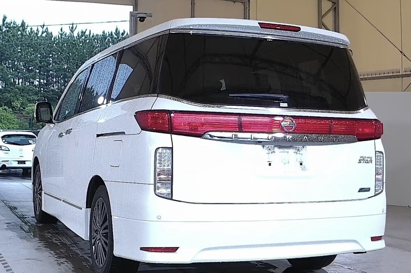 NISSAN ELGRAND