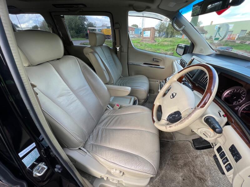 NISSAN ELGRAND