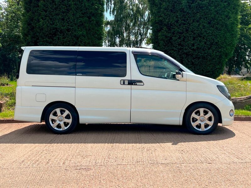 NISSAN ELGRAND