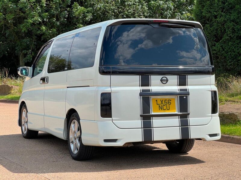 NISSAN ELGRAND